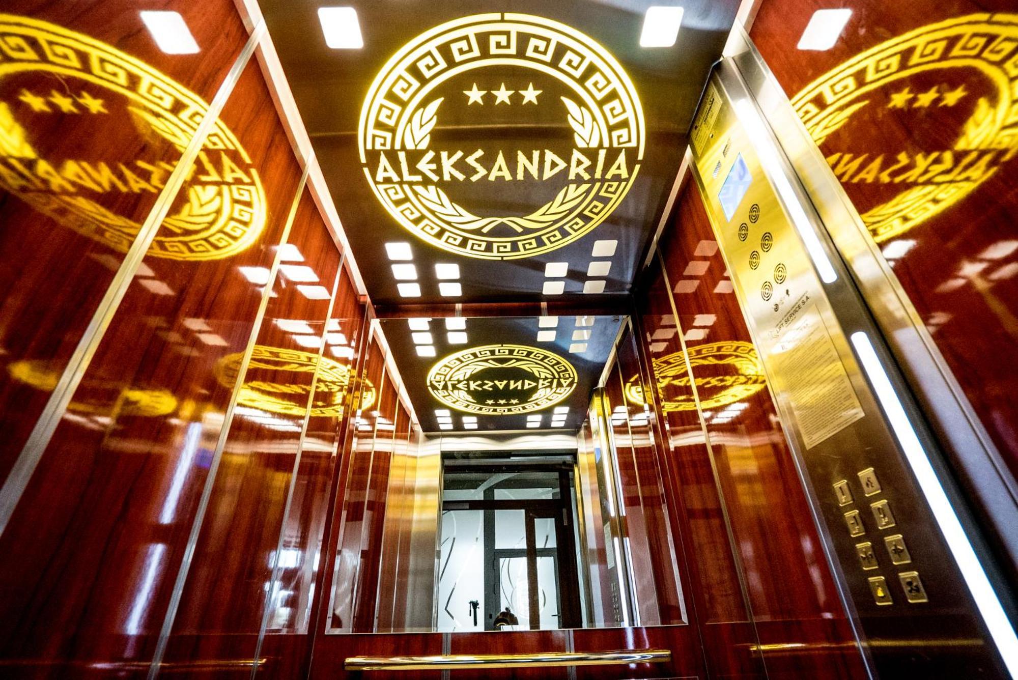 Hotel Aleksandria シェドルツェ エクステリア 写真