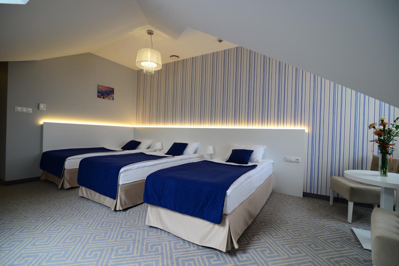 Hotel Aleksandria シェドルツェ エクステリア 写真
