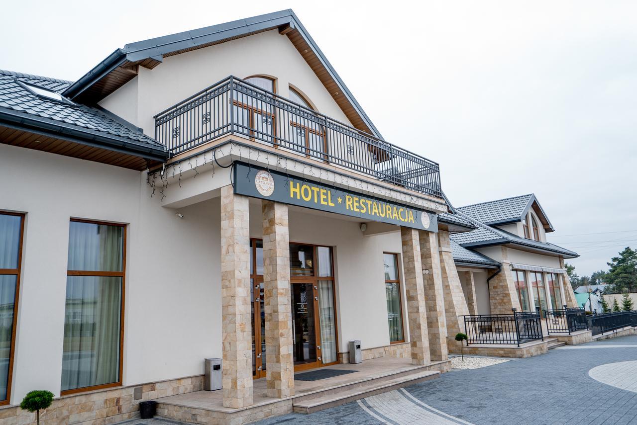 Hotel Aleksandria シェドルツェ エクステリア 写真