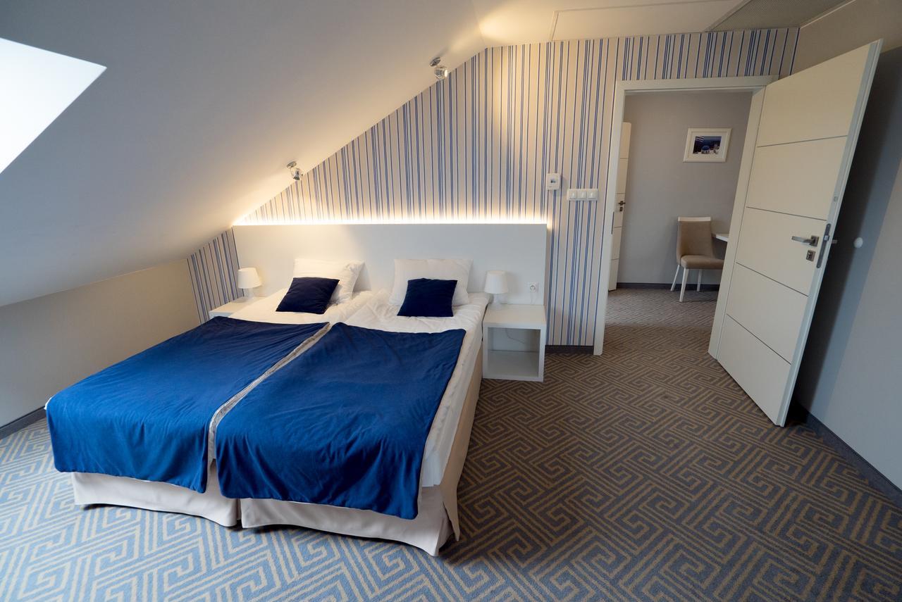Hotel Aleksandria シェドルツェ エクステリア 写真