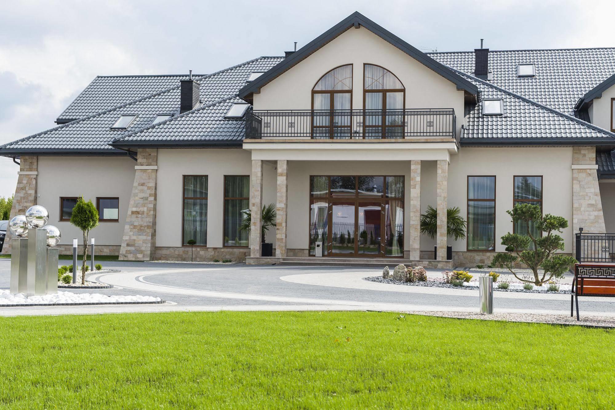 Hotel Aleksandria シェドルツェ エクステリア 写真