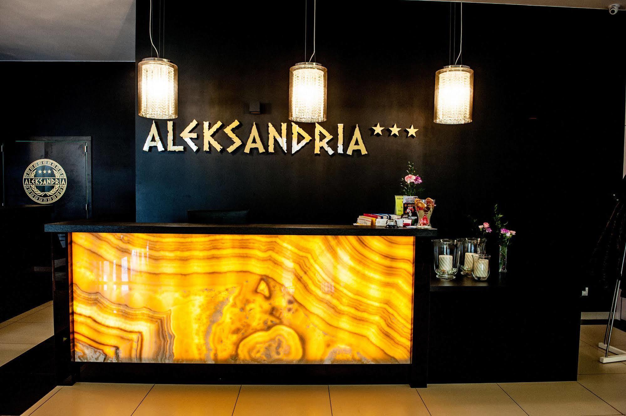Hotel Aleksandria シェドルツェ エクステリア 写真